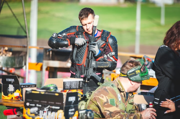 Sprzęt do paintballa - marker i maska